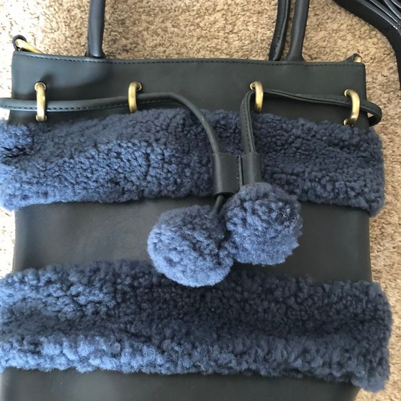 Authentic Australia LUXE collective Shearling Leather navy crossbody bucket bag - Picture 3 of 11